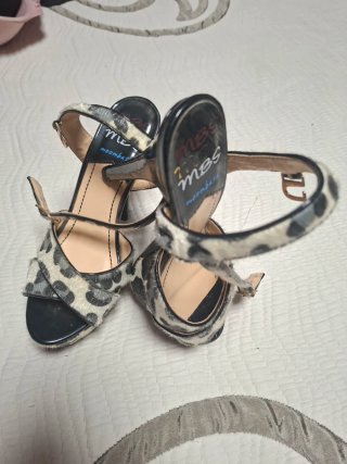Zapatos de tacón estampado animal