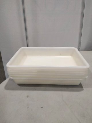 Set di vassoi in plastica per alimenti bianchi