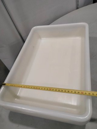 Set di vassoi in plastica per alimenti bianchi