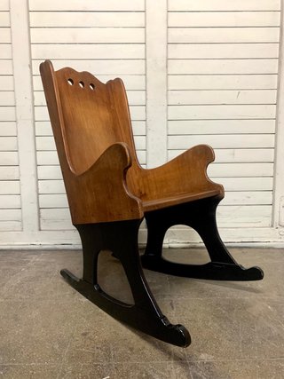 Mecedora antigua de madera