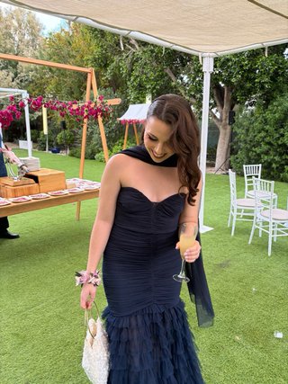 Vestido palabra de honor azul marino tul