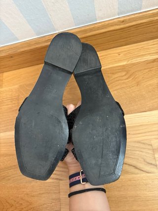 Sandalias negras efecto piel serpiente