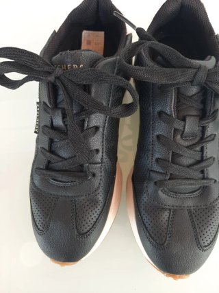 Skechers Negras Adornos Blancos
