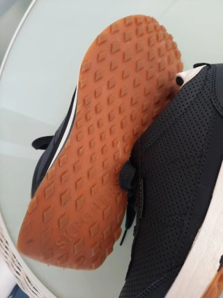 Skechers Negras Adornos Blancos