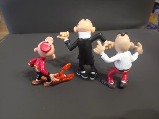 Figuras pvc Mortadelo Filemón y botones Sacarino