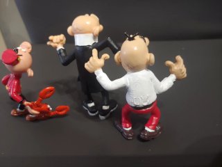 Figuras pvc Mortadelo Filemón y botones Sacarino