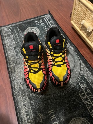 Nike Shox R4 Rojo Amarillo
