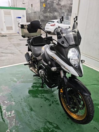 Suzuki V-Strom 650 Adventure Moto