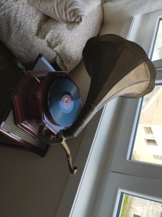Gramófono Octogonal Estilo HMV