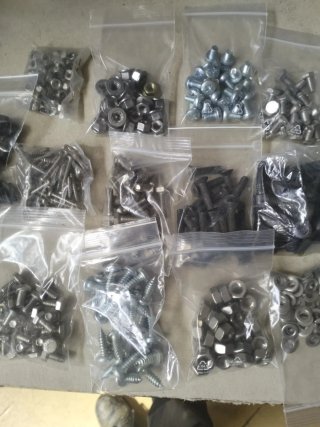 Tornillería variada (tuercas, tornillos, arandelas