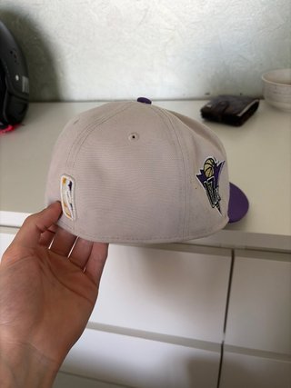 Cappello Jordan Beige e Viola