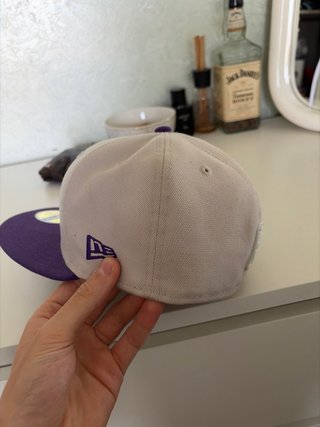Cappello Jordan Beige e Viola