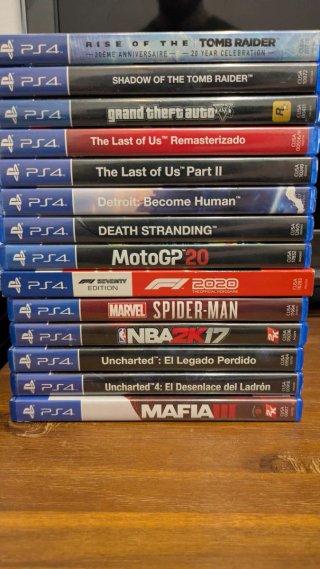 PS4 Pro + 2 Mandos + Juegos + caja