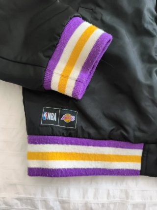 Chaqueta Lakers James 23 Niño talla 11-12 años