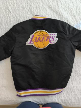Chaqueta Lakers James 23 Niño talla 11-12 años