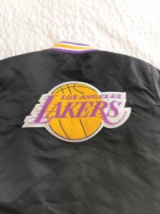 Chaqueta Lakers James 23 Niño talla 11-12 años