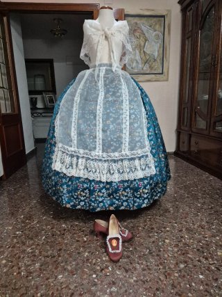 Falda huertana con delantal y pico regalo zapatos
