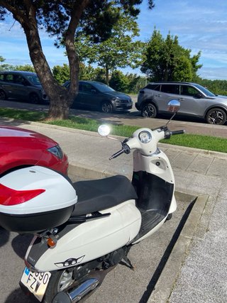 Daelim Besbi 125 Scooter Automática