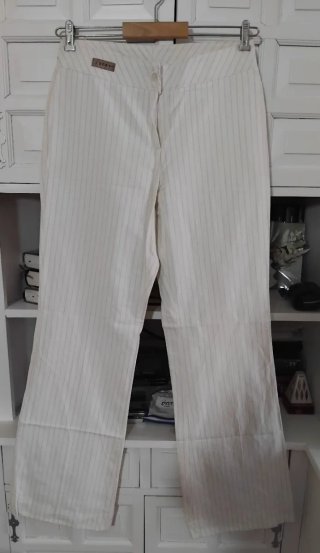 Pantalón de Vestir. Blanco Roto con Rayas beige
