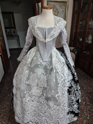 Traje de Fallera Adulta con 3 Corpiños 38.40