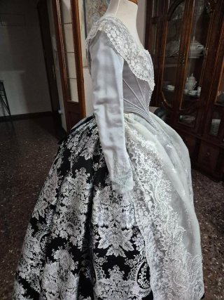 Traje de Fallera Adulta con 3 Corpiños 38.40