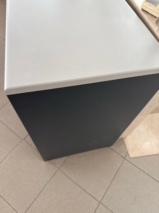 Mueble bajo de oficina metálico gris
