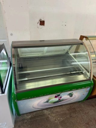 Vitrina expositora de helados verde