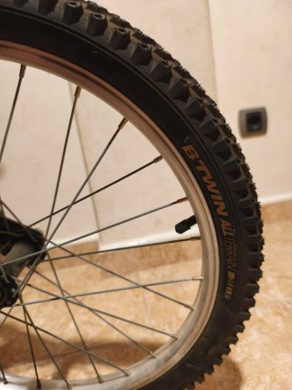 Bicicleta infantil BTWIN roja
