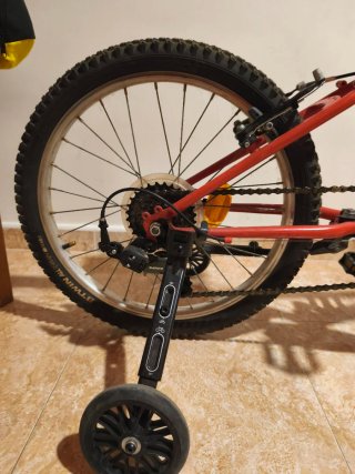 Bicicleta infantil BTWIN roja