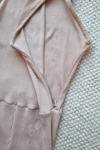 Mono beige mujer