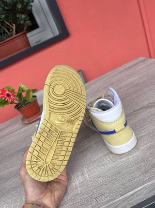 Scarpe Jordan Mid Bianche e Gialle