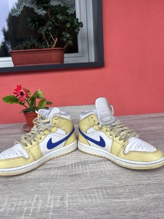 Scarpe Jordan Mid Bianche e Gialle