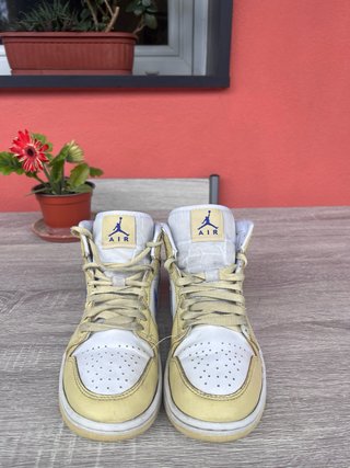Scarpe Jordan Mid Bianche e Gialle