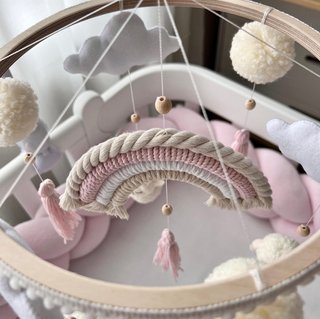Móvil infantil artesanal ovejitas y nubes