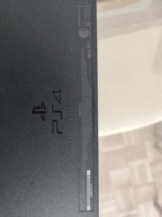 PS4 500GB Negra + Mando + 2 Juegos