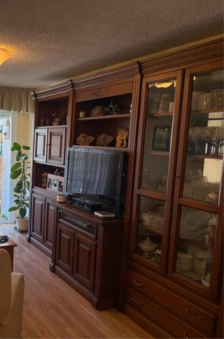 Mueble salón madera maciza con vitrina