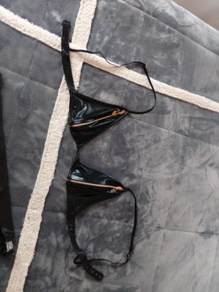 Conjunto lencero negro con cremallera