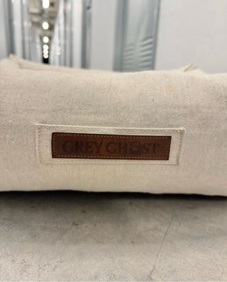 Cama para perro beige