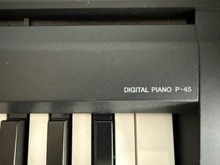 Yamaha P-45 + mueble + banqueta + pedal sustain