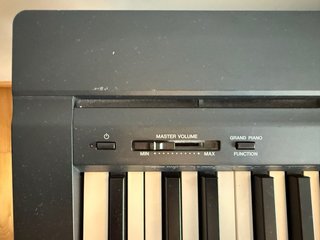 Yamaha P-45 + mueble + banqueta + pedal sustain