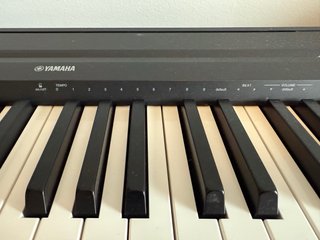Yamaha P-45 + mueble + banqueta + pedal sustain