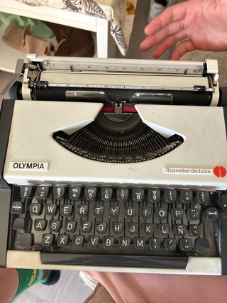 Máquina de escribir Olympia Traveller de Luxe