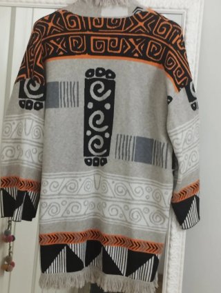 Chaqueta de punto con flecos