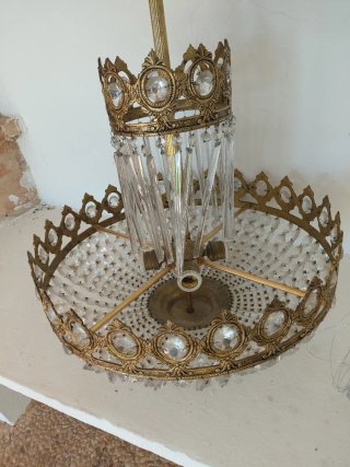 Lámpara de araña de cristal y metal