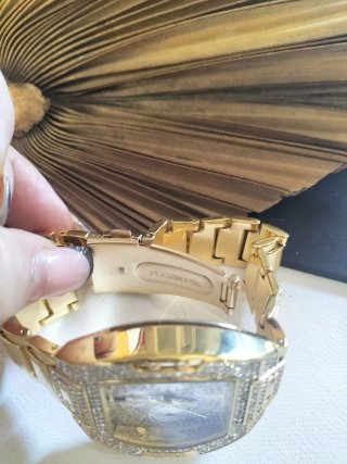 Reloj Guess Dorado con Cristales