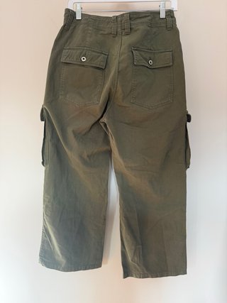 Pantalón cargo Bershka verde