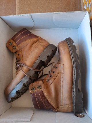 Botas de montaña TNT marrones