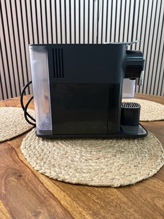 Cafetera Nespresso Negra
