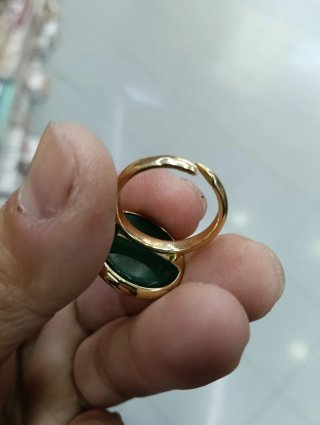 Anello con pietra verde occhio di gatto