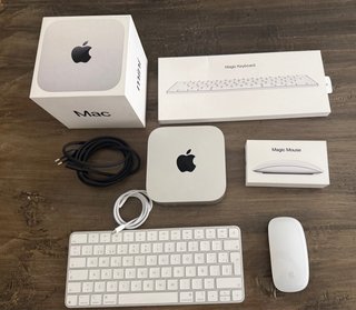 Mac mini M4 256GB / 16GB RAM con teclado y ratón